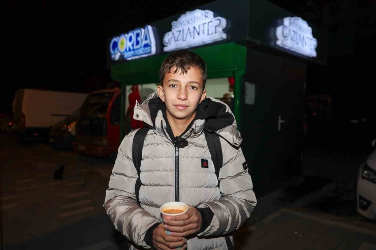 Gaziantep Büyükşehir, 39 noktada sabahı sıcak çorba ile karşılıyor