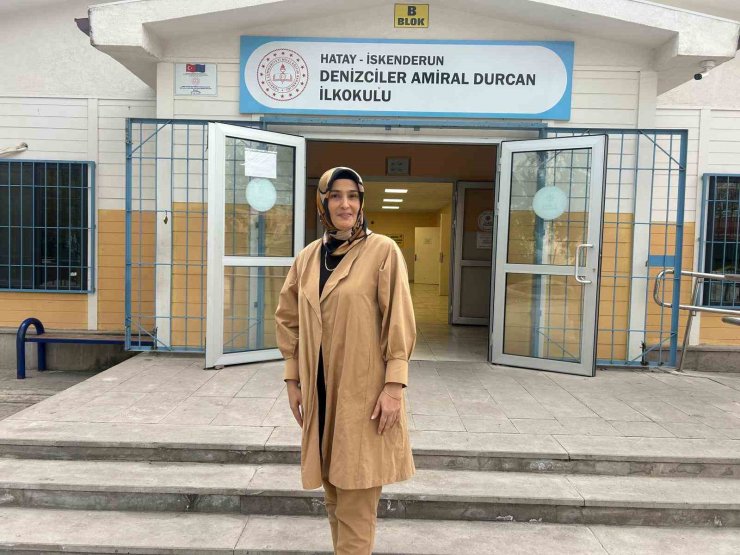 Mezun olduğu okula atanan öğretmenden duygulandıran vefa