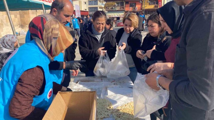 Sultandağı’nda Gazze yararına hayır çarşısı kuruldu
