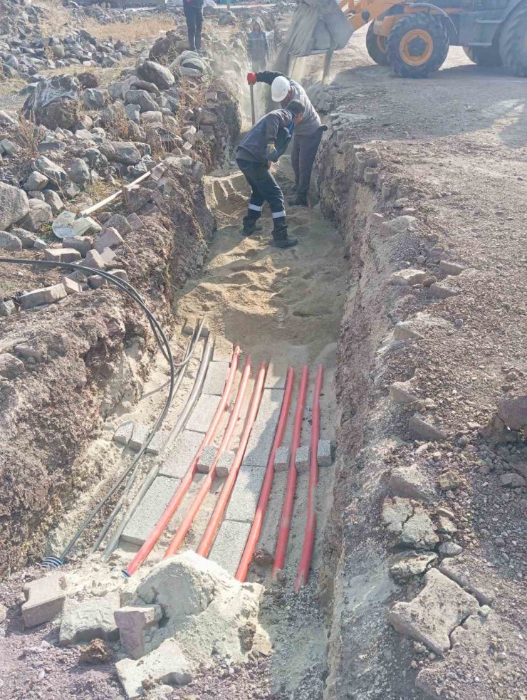 Aras Elektrik, Karayazı’nın enerji altyapısını güçlendiriyor