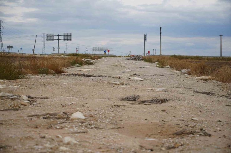 Edirne’de yol çilesi bitmiyor: Bozuk yol araçlara zarar veriyor