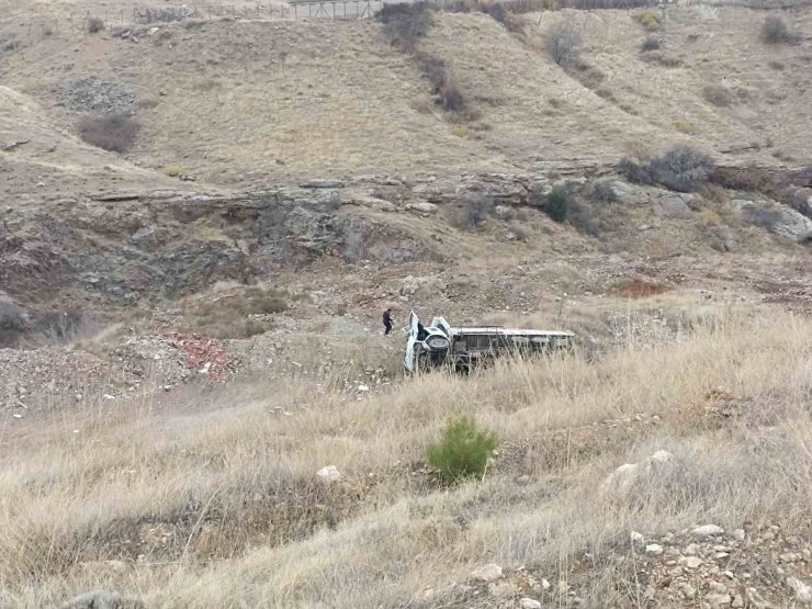 Elazığ’da kamyon devrildi: 1 yaralı