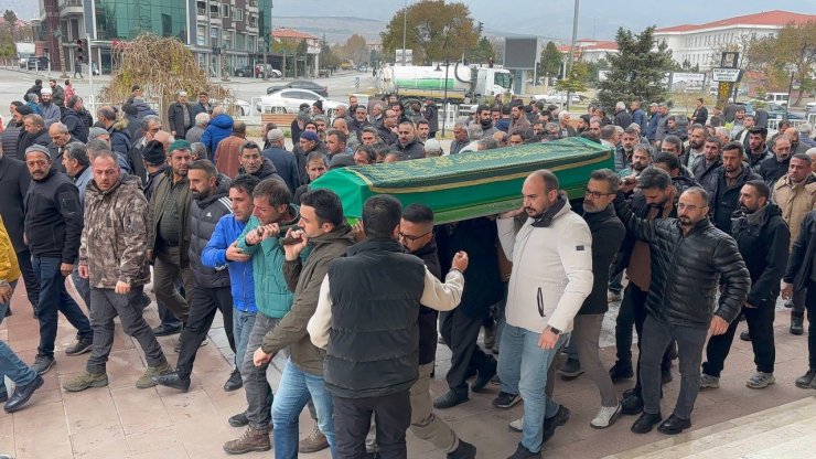 Erzincan’da silahla vurularak hayatını kaybeden baba ve oğul son yolculuklarına uğurlandı