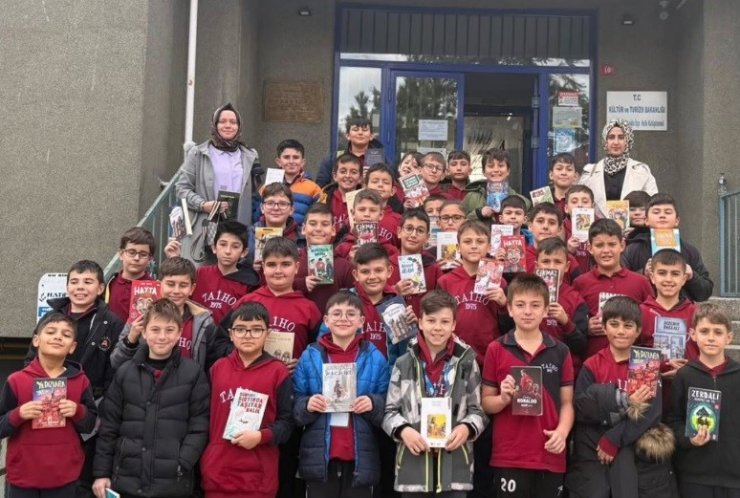 Tavşanlı Anadolu İmam Hatip Ortaokulu öğrencileri kitaplarla buluştu