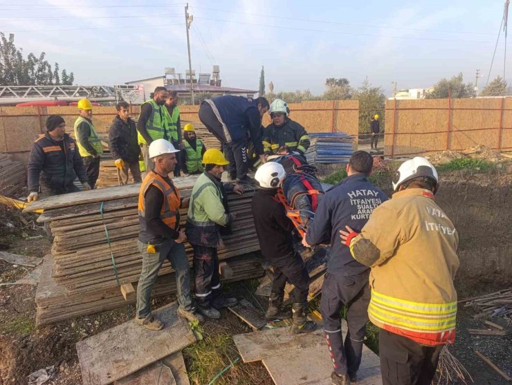 Çalıştığı esnada rahatsızlanan kule vinç operatörü operasyonla kurtarıldı