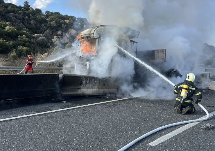 Kaza yapan tır alevlere teslim oldu