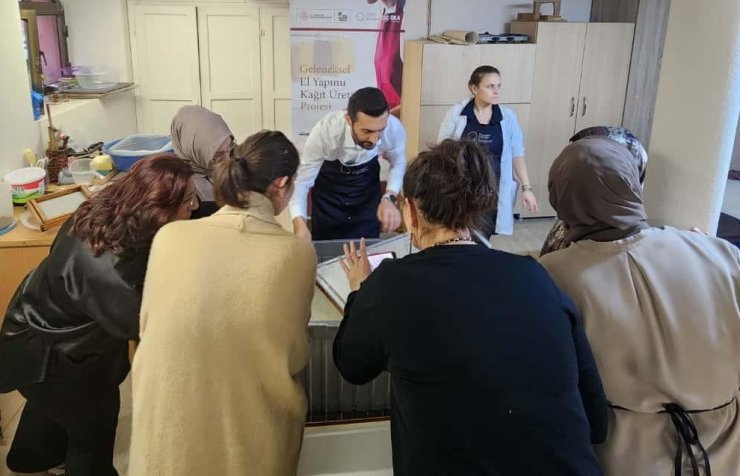 Samsun Olgunlaşma Enstitüsü’nde kenevir lifinden geleneksel kağıt yapımı eğitimi