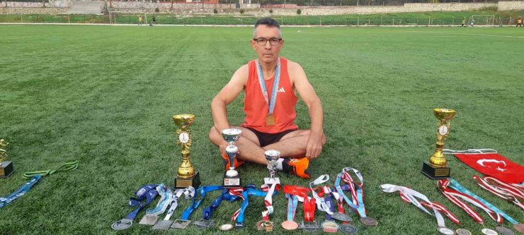 Emekli polis, deprem bölgesinden rekorlara koşuyor