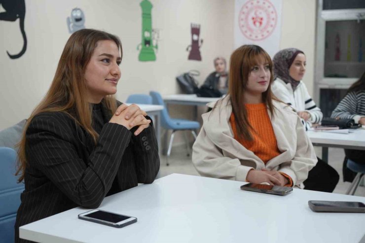 Muş’ta diksiyon ve spikerlik kursuna yoğun ilgi