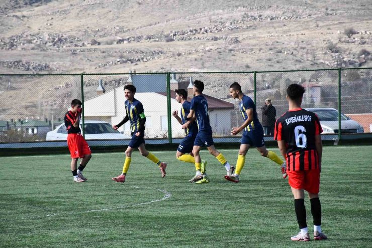 Kayseri U18 Ligi: Hacılar Erciyesspor: 1- Kalespor: 1