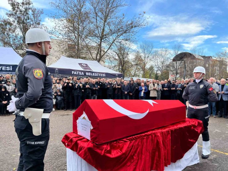 Vefat eden polis memuru törenle uğurlandı