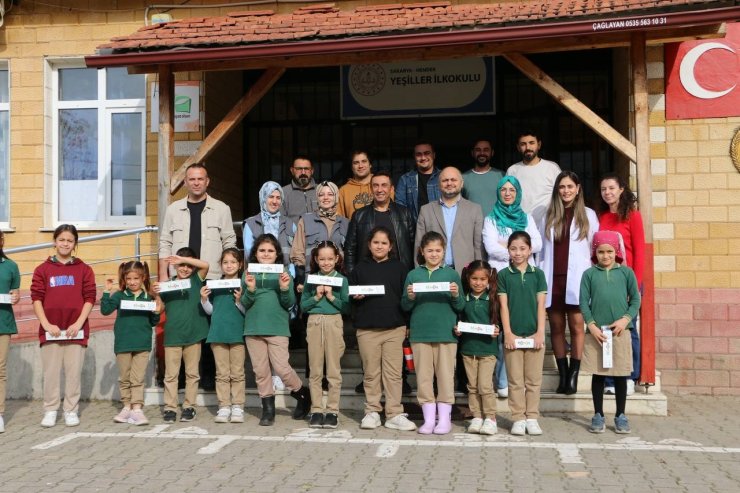 "Bir Hikaye Bin Neşe" çocukların yüzünde tebessüm oluyor