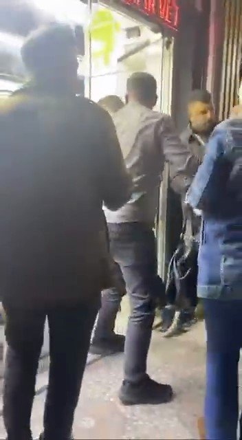 Telefoncuda çıkan tartışmaya çevre esnaf müdahale etti