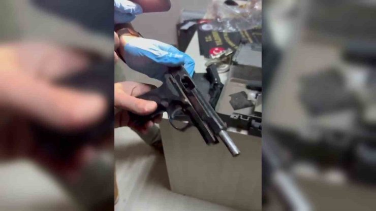 Bursa’da kaçak silah atölyesine Yıldırım operasyonu: Çok sayıda silah ele geçirildi