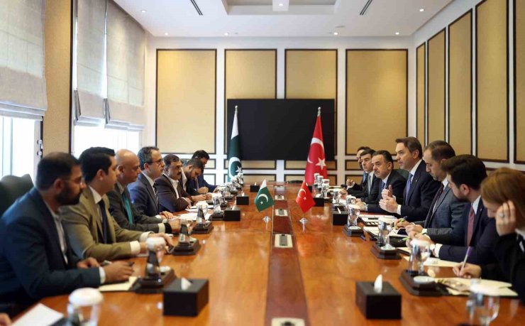 Bakan Bayraktar, Pakistan’da 5 yeni anlaşmaya imza attı