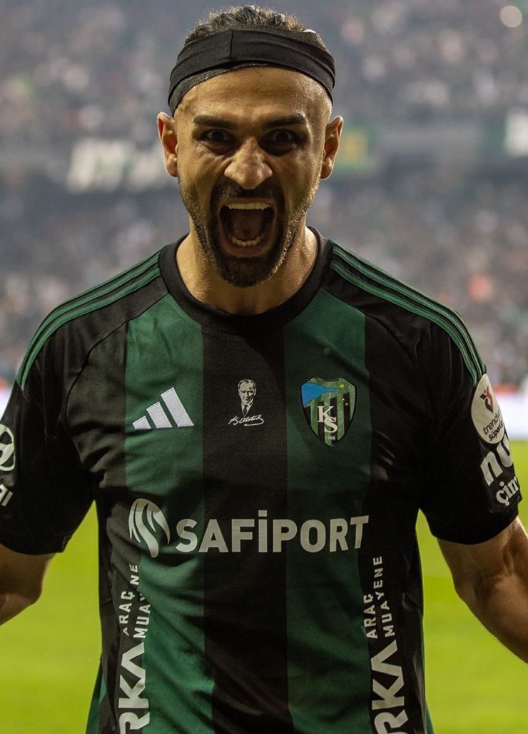 Kocaelisporlu taraftarlardan, Serdar Dursun’a derbi tepkisi