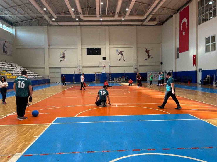 Gözler kapalı 12 dakikalık maçın kazananı empati oldu