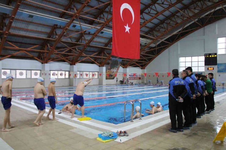 Amasya’da anneler polisten yüzme kursu istedi: "Bizim zamanımızda böyle imkan yoktu"