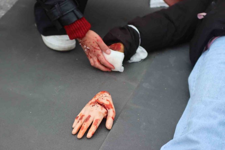 Kayseri’de film gibi otobüs kazası tatbikatı