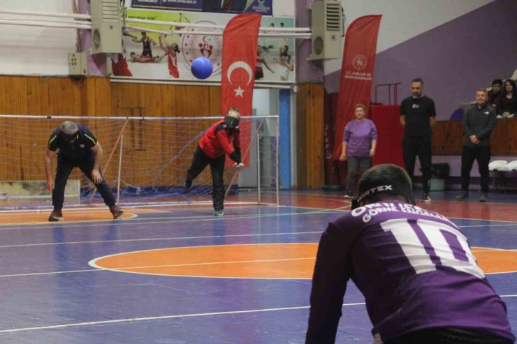 Ordu’da görme engelliler ile protokol arasında ‘goalball’ maçı