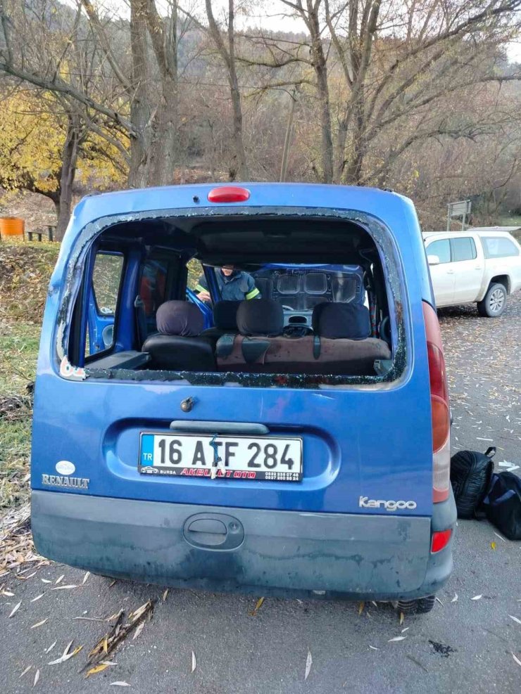 Çorum’da otomobil şarampole devrildi: 3 yaralı