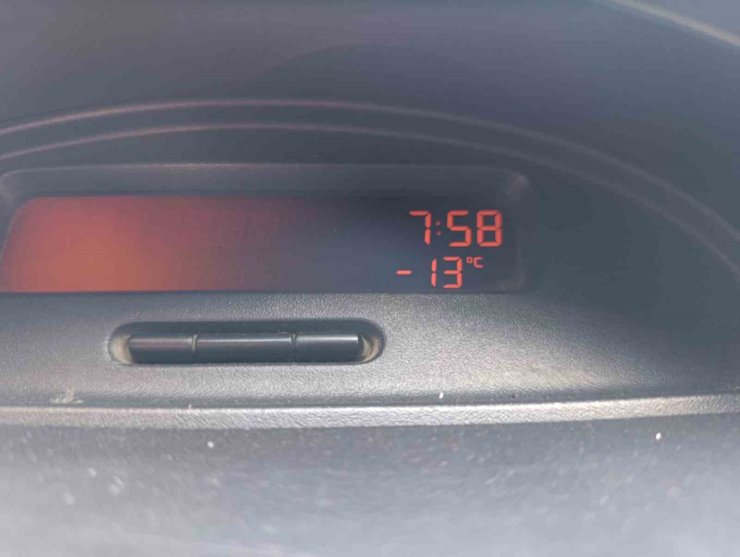 Kars buz kesti: Dondurucu soğuklar hayatı olumsuz etkiliyor