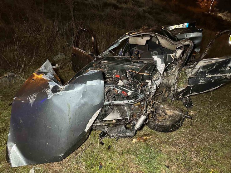 Uşak’ta otomobil şarampole devrildi: 2 ölü, 1 yaralı