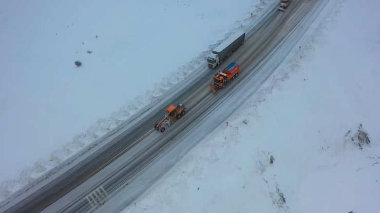 Bayburt ve Erzincan’ın yüksek kesimlerinde kar yağışı etkili oldu