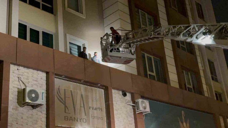 Kayseri’de bir garip olay: 3’üncü kattan çarşafla indiler: 2 gözaltı