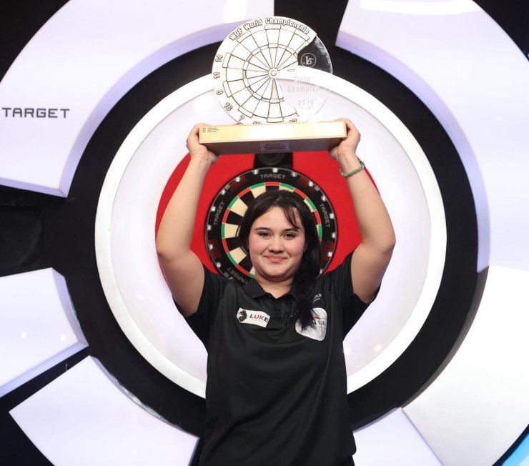 İngiltere’de fırtına gibi esen Denizlili Zehra dünya şampiyonu oldu