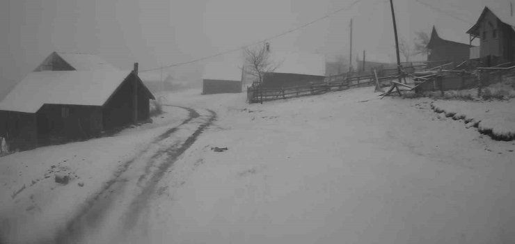 Sakarya’nın yüksek kesimleri beyaza büründü