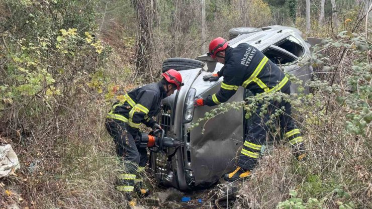 Uçurumdan yuvarlanan araçtan burnu bile kanamadan çıktı