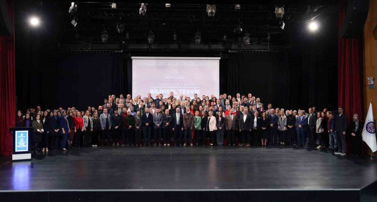 Atatürk Üniversitesi’nde bilimsel teşvik töreni düzenlendi: Başarılı Akademisyenlere ödülleri takdim edildi