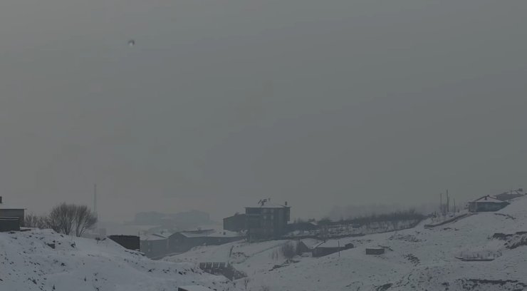 Yüksekova’da yoğun sis uçak seferlerini durdurdu
