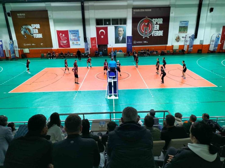 Köyceğiz’de ödüllü Voleybol Turnuvası başladı
