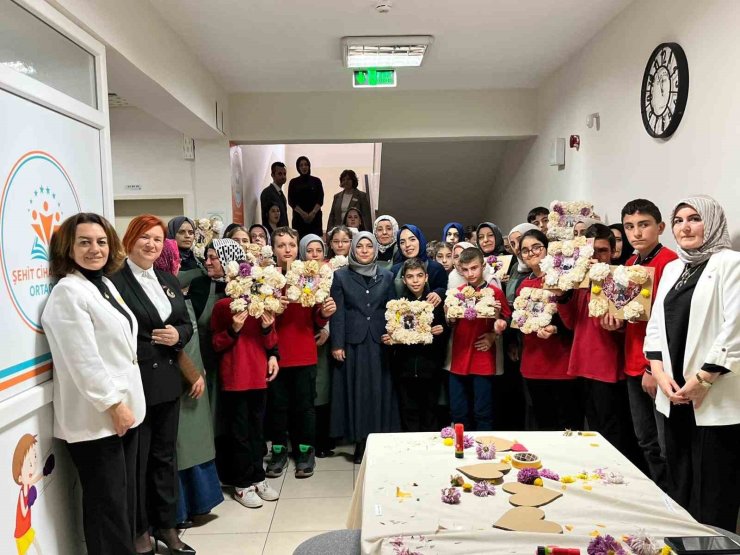 Özel öğrenciler kaynaştı sergi ilgi topladı