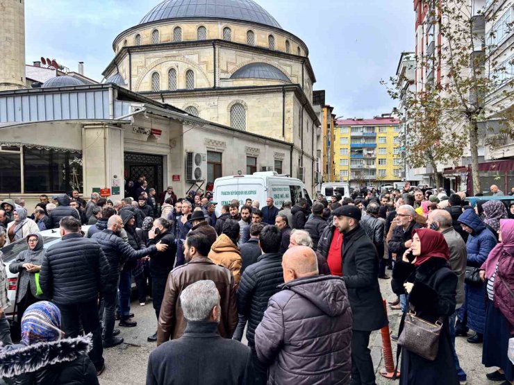Evde temizlik yaparken fenalaşan genç kadın hayatını kaybetti