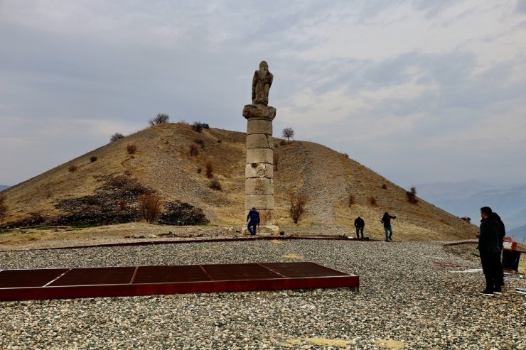 Karakuş Tümülüsü’nde aydınlatma çalışmaları incelendi