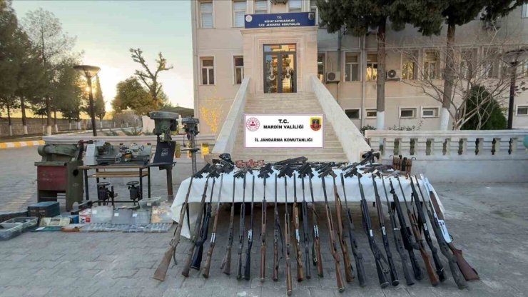 Mardin’de yasa dışı silah imalathanesine baskında çok sayıda silah ele geçirildi