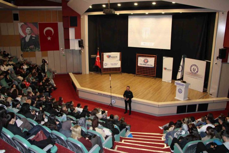 ADÜ’de "Diksiyon ve Topluluk Önünde Konuşma Sanatı" etkinliği gerçekleşti