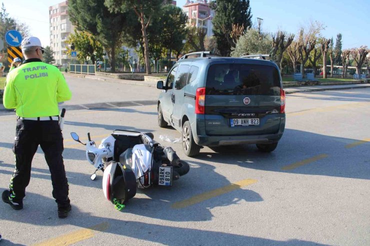 Ticari araç ile motosiklet çarpıştı: 1 yaralı