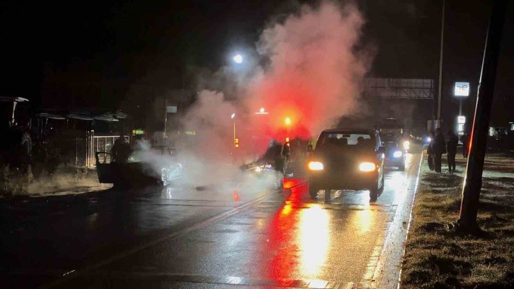 Bartın’da park halindeki araçta yangın çıktı
