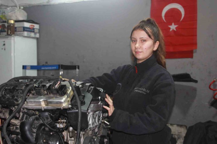 Sanayinin tek kız çırağı: 17 yaşındaki Dilem, hayalinin peşinde koşuyor