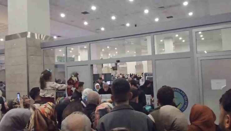 Diyarbakır’da umreye giden vatandaşlar yurda döndü