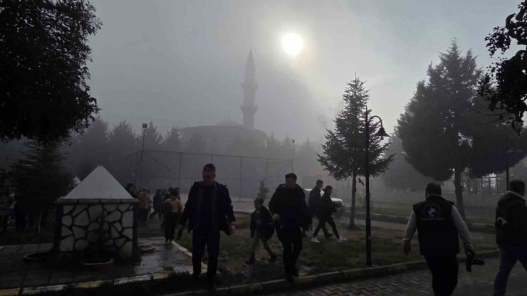Düzce’de sis etkili oldu