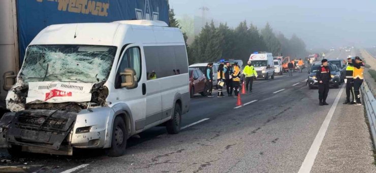 Edirne’de 10 araçlı zincirleme kaza: 5 yaralı