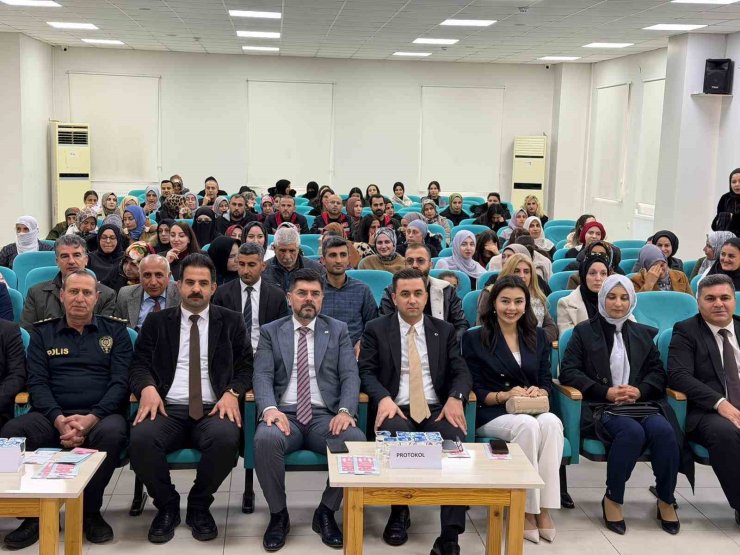 Midyat’ta "koruyucu aile hizmet modeli" bilgilendirme toplantısı düzenlendi