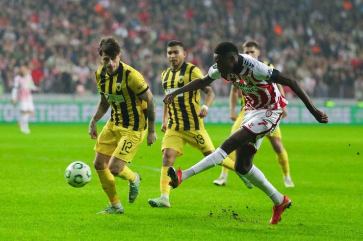 UEFA Konferans Ligi: Samsunspor: 1 - AEK Atina: 0 (İlk yarı)