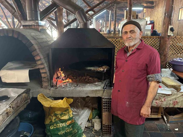 Bin yıllık yemek kültürünü 400 yıllık hana taşıdılar