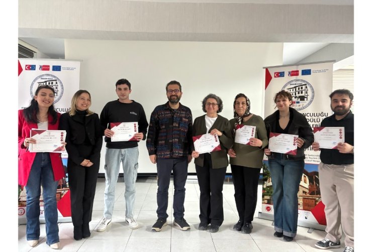 Bin kişiye ev pansiyonculuğunu öğrenerek sertifika aldı